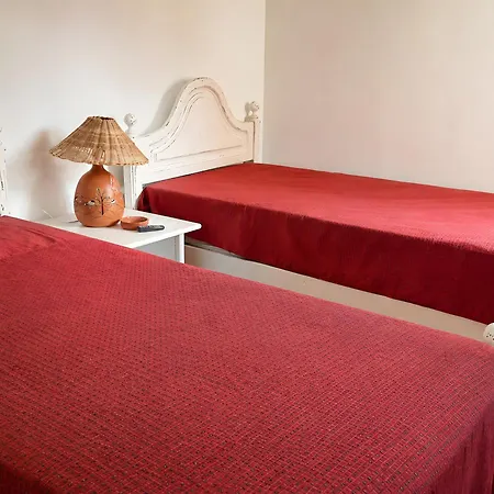 Vivenda Com Jardim E Piscina 别墅