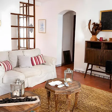 Vivenda Com Jardim E Piscina