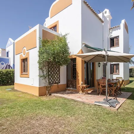 Vivenda Com Jardim E Piscina