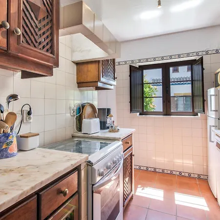 Vivenda Com Jardim E Piscina Villa