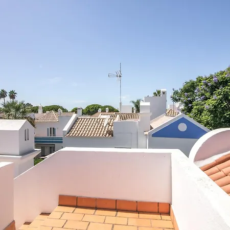 Vivenda Com Jardim E Piscina *