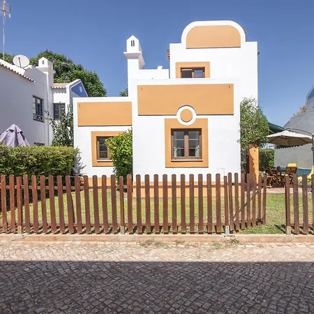 Vivenda Com Jardim E Piscina Tavira