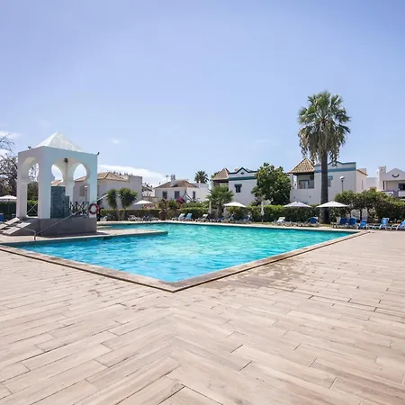 Vivenda Com Jardim E Piscina Villa
